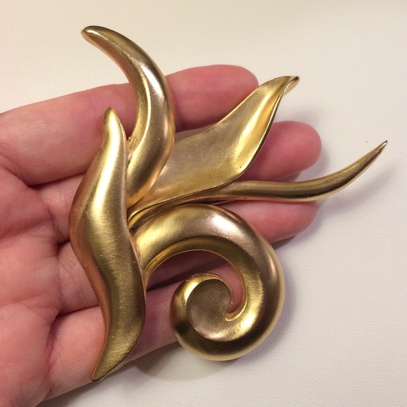 80s Gold-Tone Leaf Brooch - Picture 6 of 8